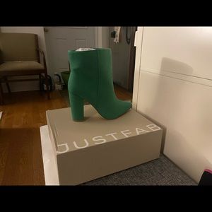 In season for spring green booties size 9W Brand New